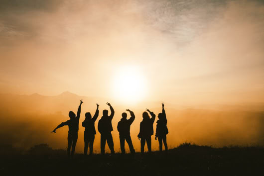 Gruppensessions sind wundervoll um mit Gleichgesinnten in einem  Feld gemeinsam zu heilen.